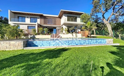 Villa in Le Dramont-Agay-Anthéor-Le Trayas, Saint-Raphaël, France 1