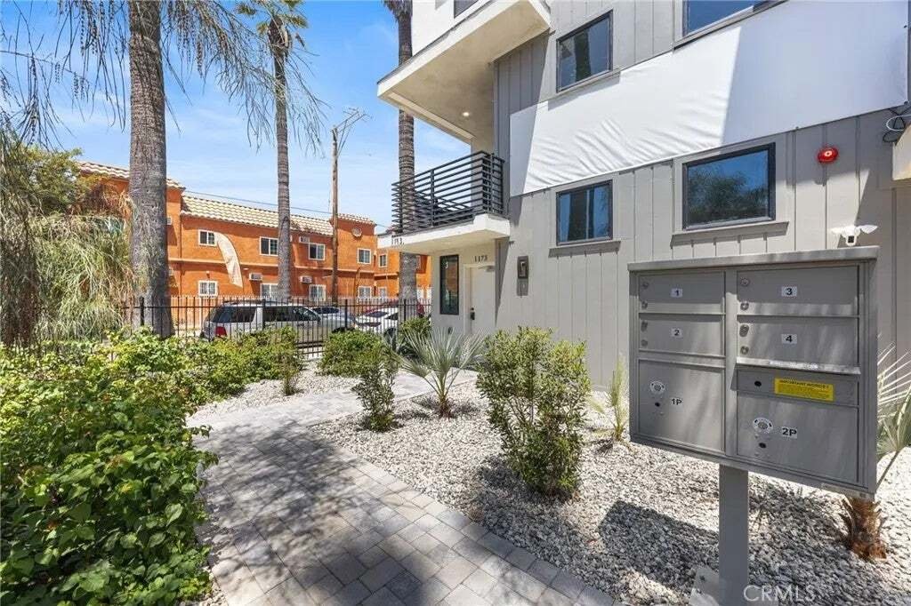 Los Angeles, California, United States 3 - 18562264