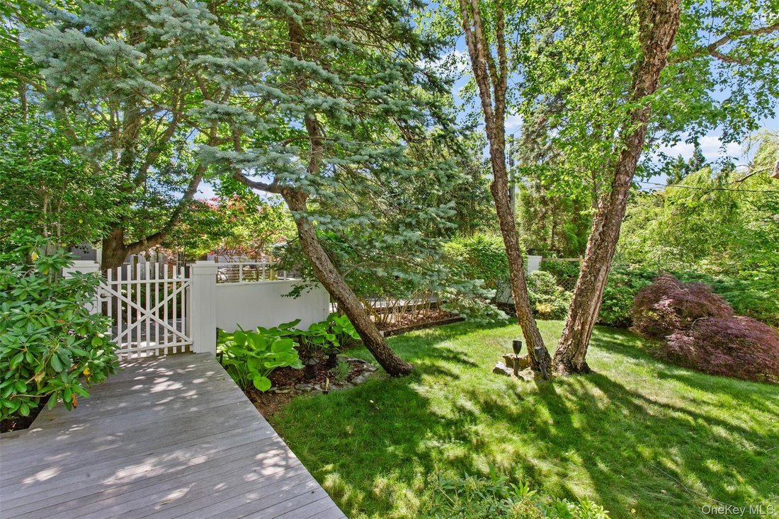 House in Yaphank, New York, United States 4 - 18558368