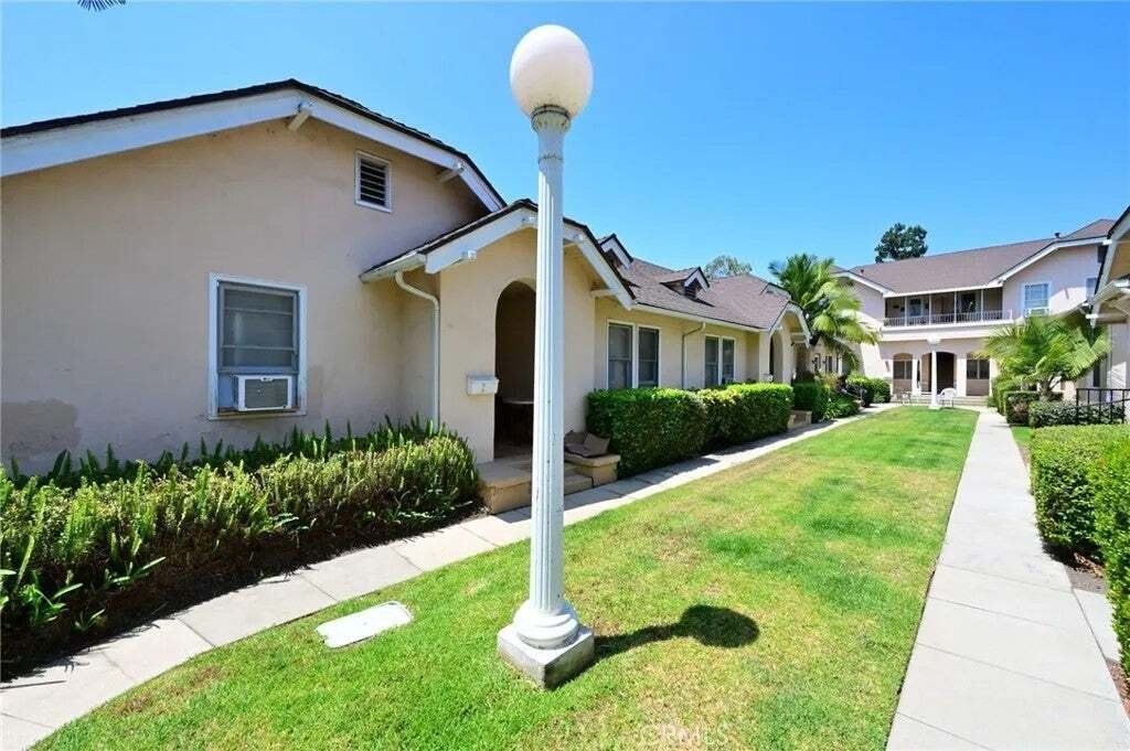 Altadena, California, United States 3 - 18562508