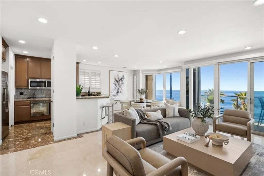Laguna Beach, California, United States 5 - 18559231