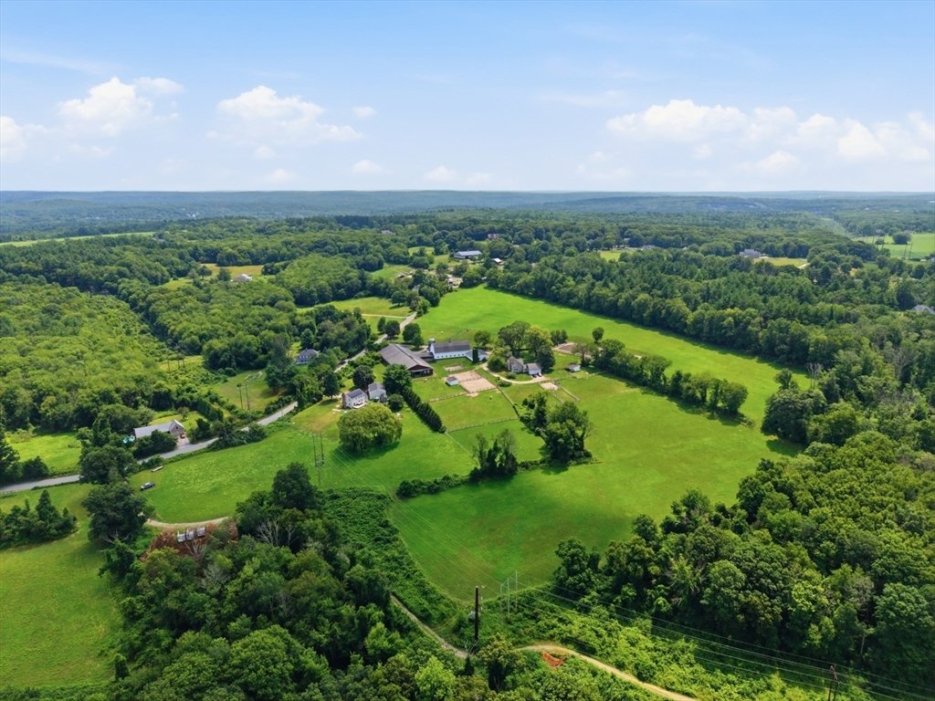 Farm Ranch in Uxbridge, Massachusetts, United States 1 - 18566267