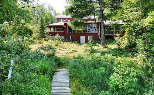 House in Stone Lake, Wisconsin, United States 1