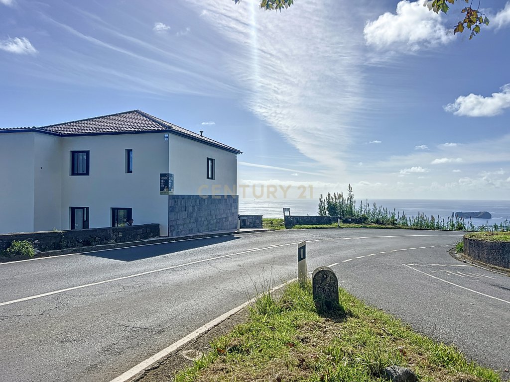 Villa in Ribeira das Tainhas, Azores, Portugal 1 - 15088210