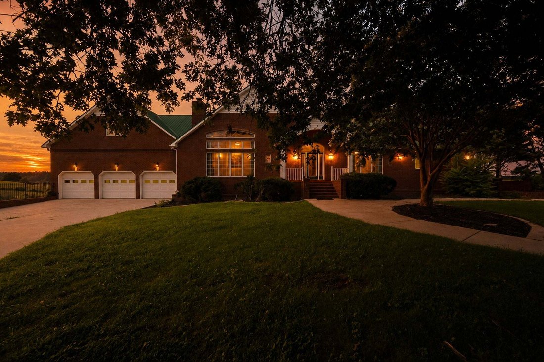 House in Shelbyville, Tennessee, United States 1 - 18127682