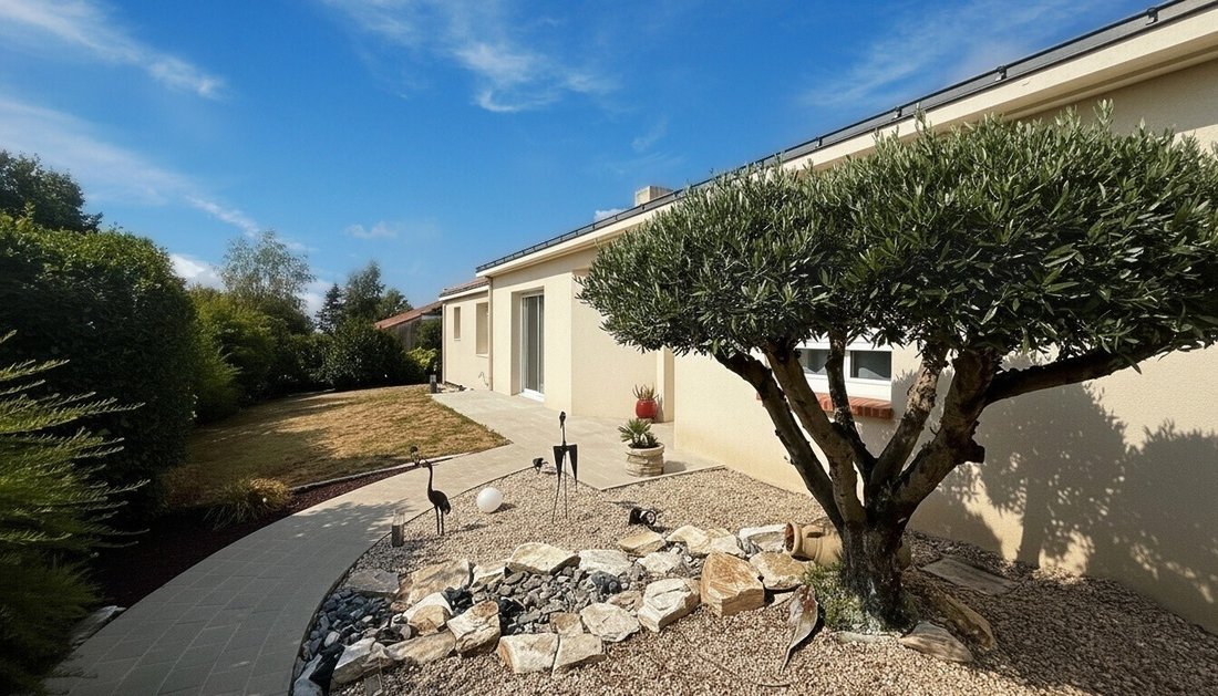 Villa in Le Cellier, Pays de la Loire, France 3 - 18560251