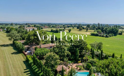 Country House in Arles, Provence-Alpes-Côte d'Azur, France 1