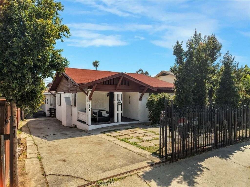 Los Angeles, California, United States 2 - 18559268