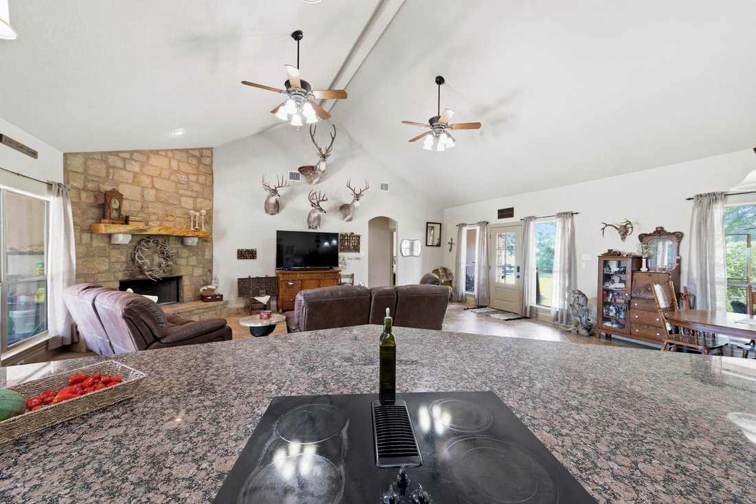 House in Seguin, Texas, United States 4 - 18564089