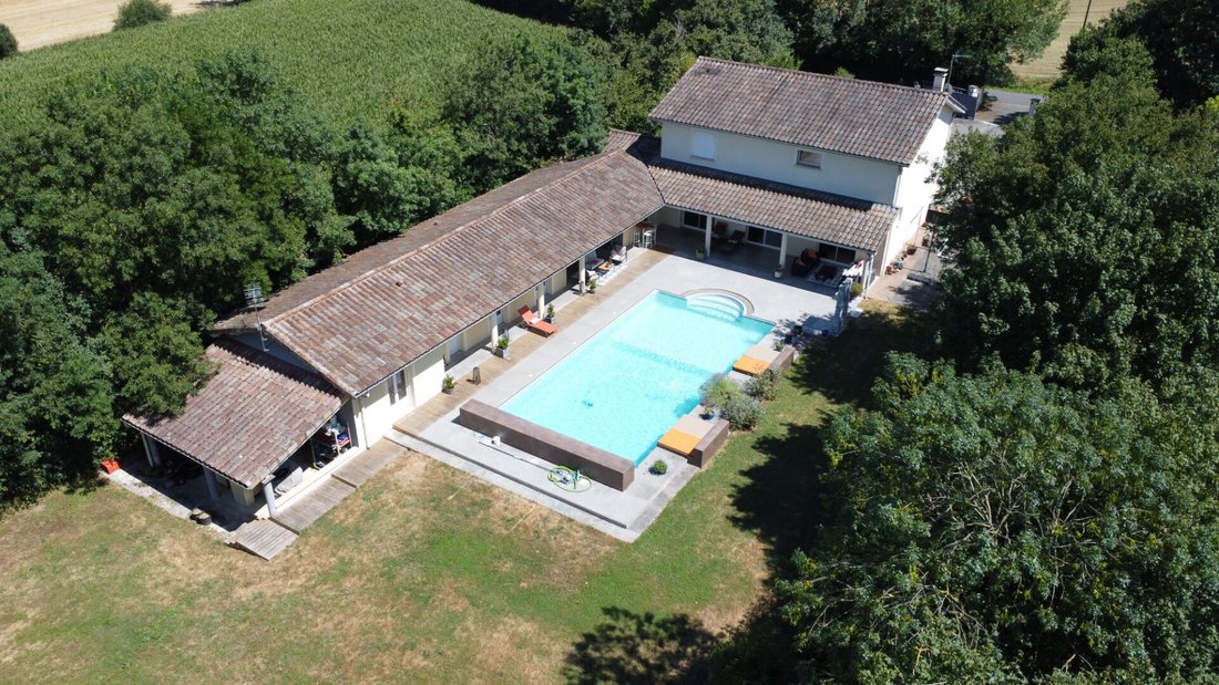 Villa in Saint-Cyr-sur-Menthon, Auvergne-Rhône-Alpes, France 1 - 17656003
