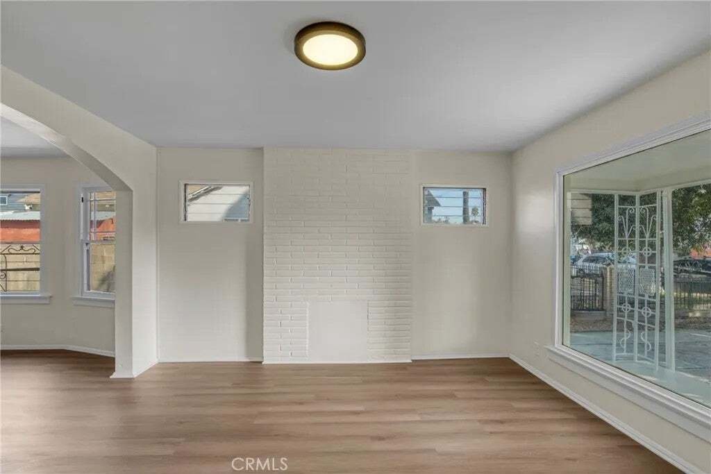 Los Angeles, California, United States 3 - 18559342