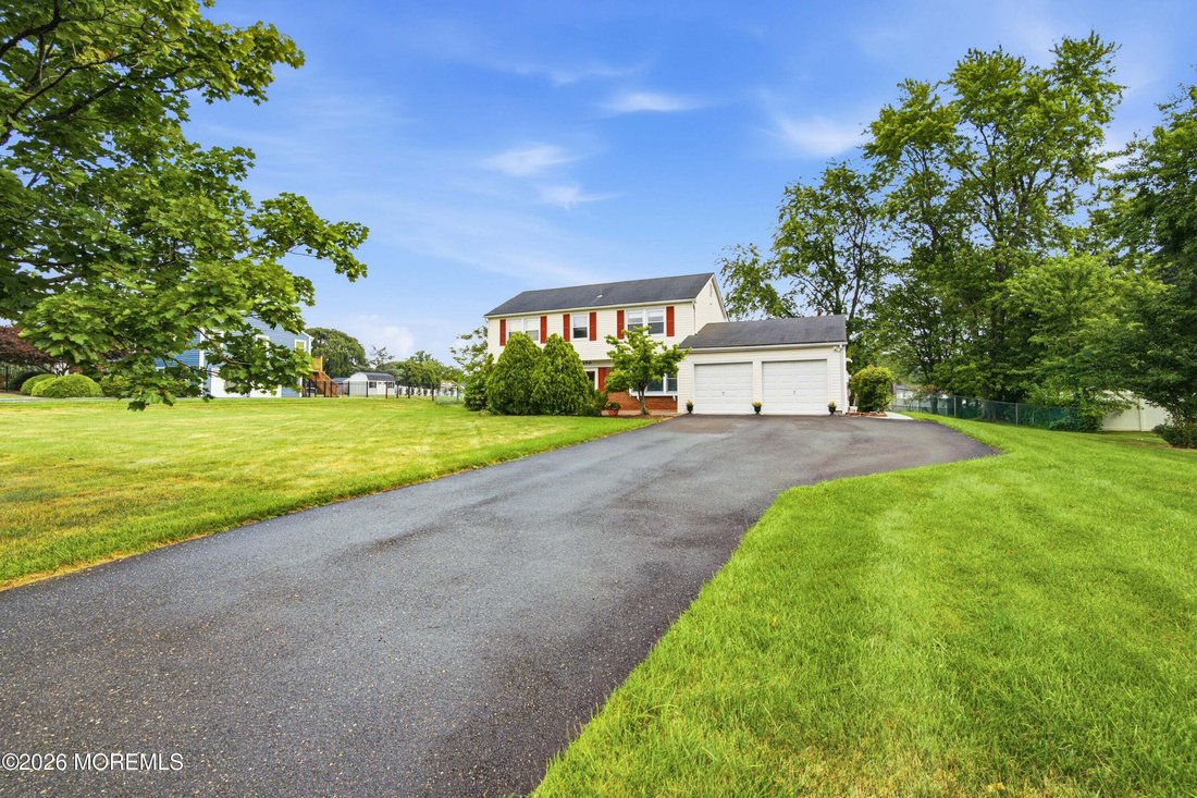 House in Freehold Township, New Jersey, United States 3 - 18564913