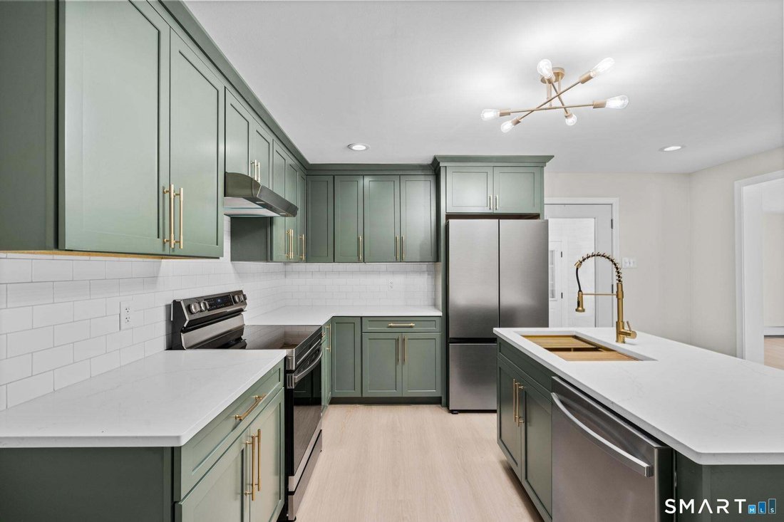 House in Shelton, Connecticut, United States 1 - 18560996