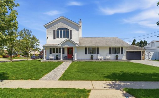 House in Bethpage, New York, United States 1