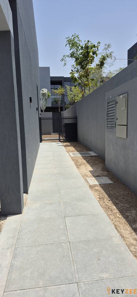 Townhouse in Al Ruwaidat Suburb, Sharjah Emirate, United Arab Emirates 2 - 18565346