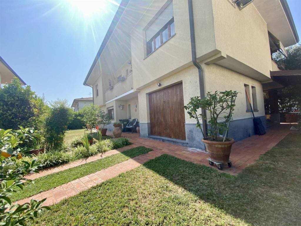 Villa in Historic Center, Lucca, Tuscany 3 - 18564947