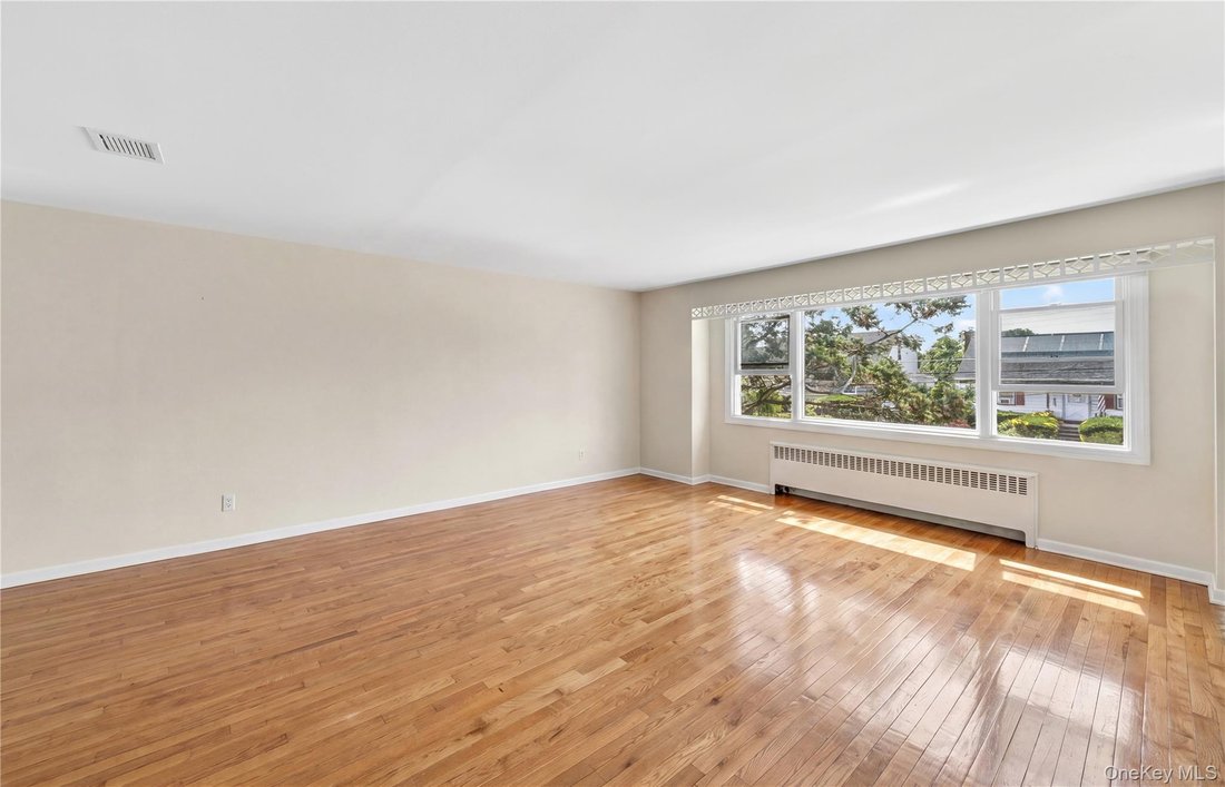 Apartment in Lawrence, New York, United States 3 - 18561299