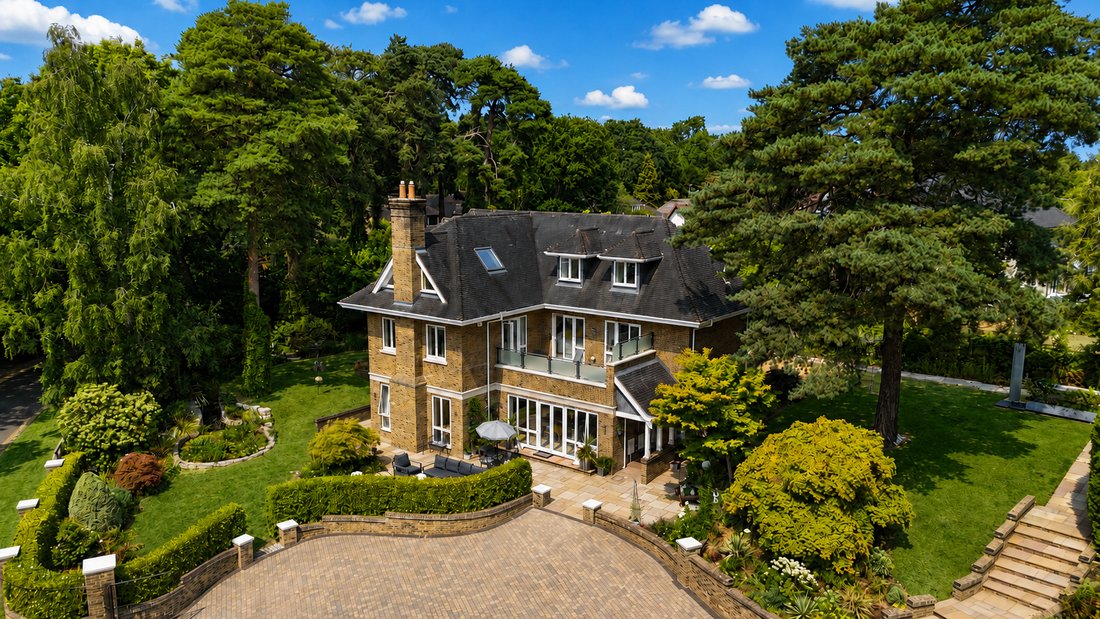 House in Stapehill, Colehill, England 1 - 18564866