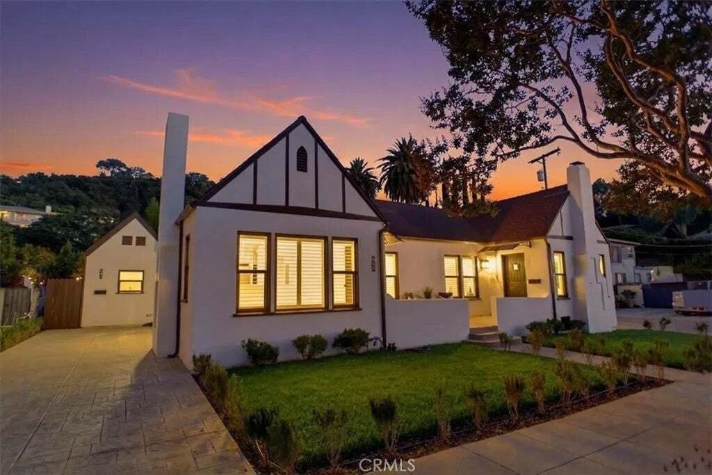 Glendale, California, United States 3 - 18562307