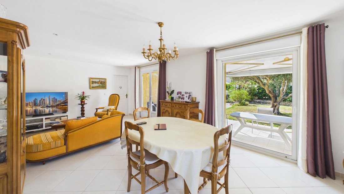 House in La Crau, Provence-Alpes-Côte d'Azur, France 2 - 18565477