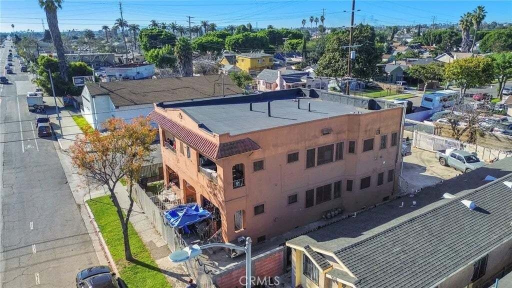 Los Angeles, California, United States 3 - 18562233