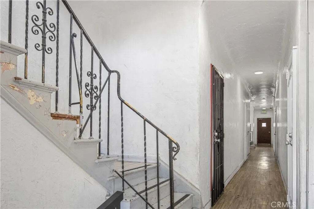 Los Angeles, California, United States 3 - 18562491
