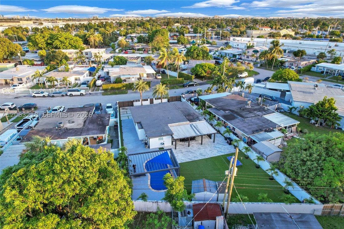 House in Hialeah, Florida, United States 5 - 18562019