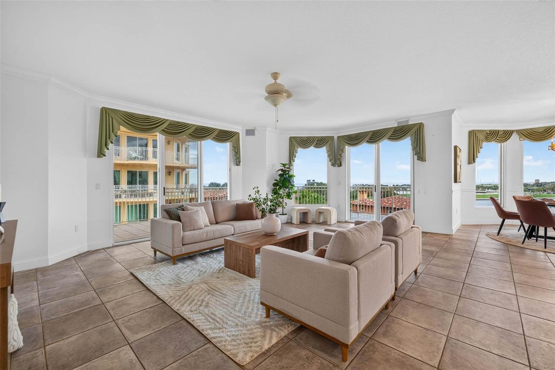 Condo in St. Petersburg, Florida, United States 5 - 18558634