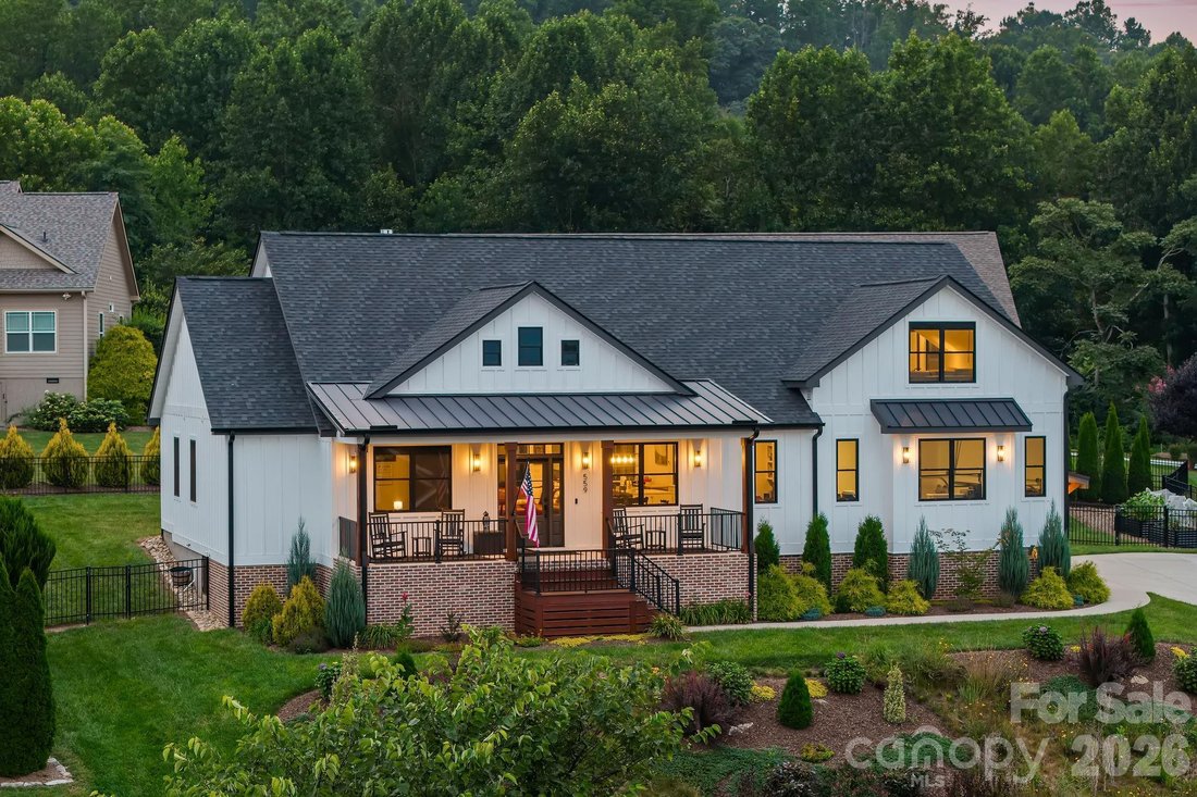 House in Hendersonville, North Carolina, United States 1 - 18565302