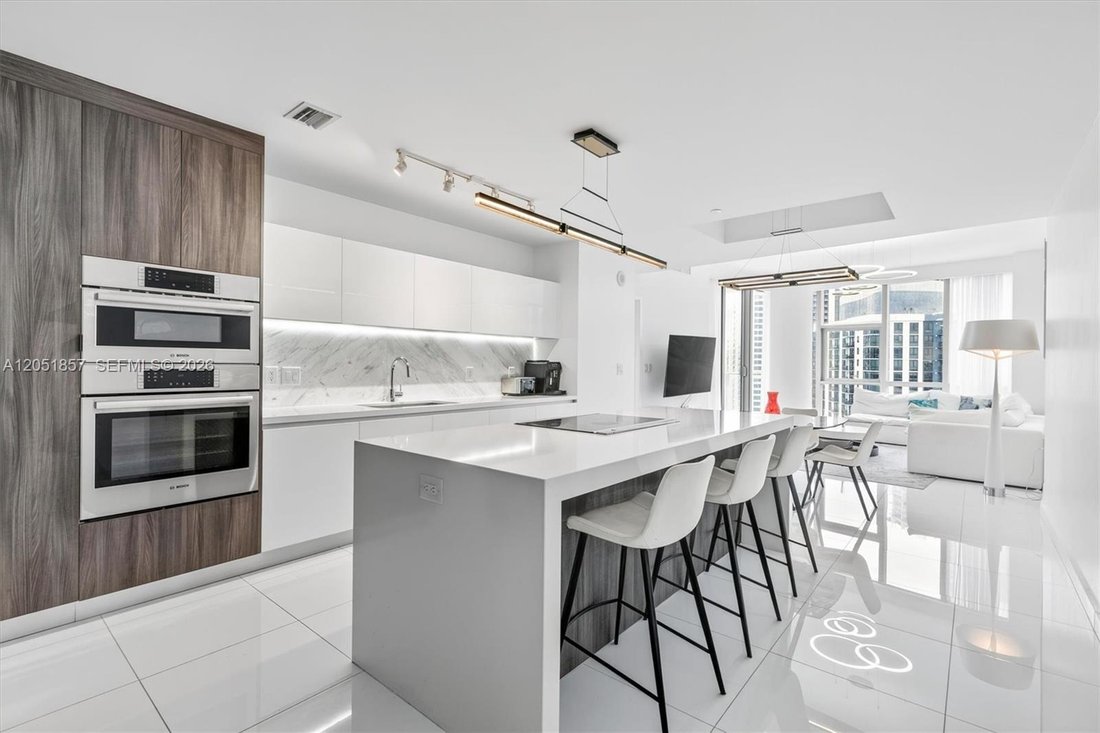 Condo in Miami, Florida, United States 5 - 18563076