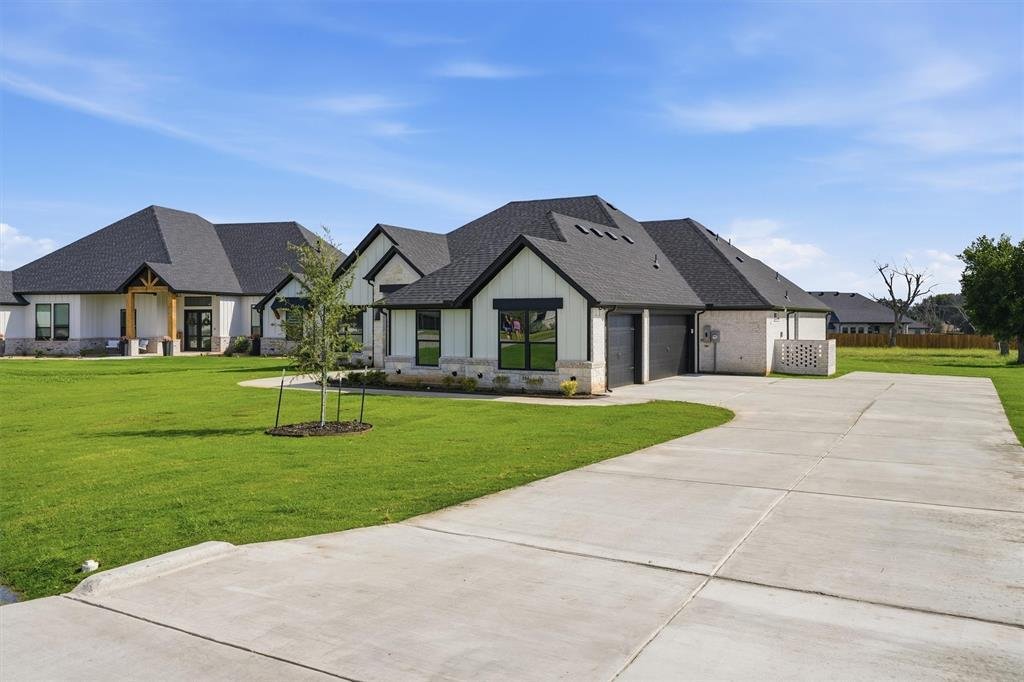 House in Granbury, Texas, United States 3 - 18562761
