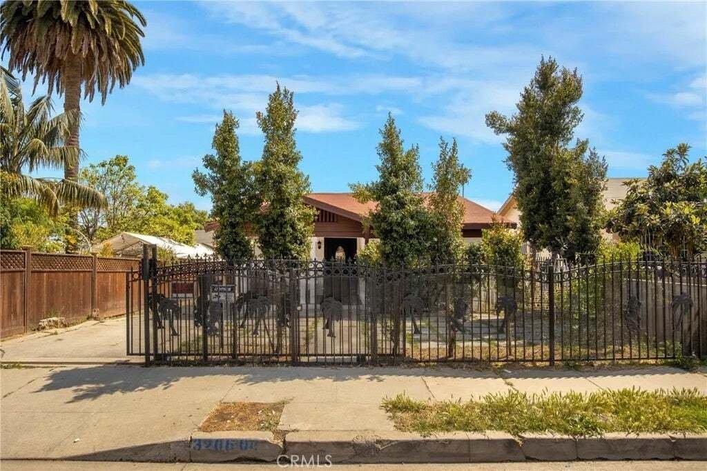 Los Angeles, California, United States 3 - 18559268