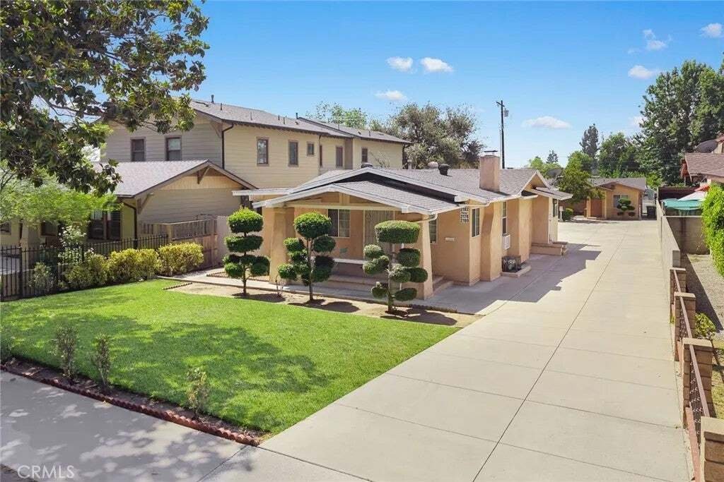 Altadena, California, United States 3 - 18562283