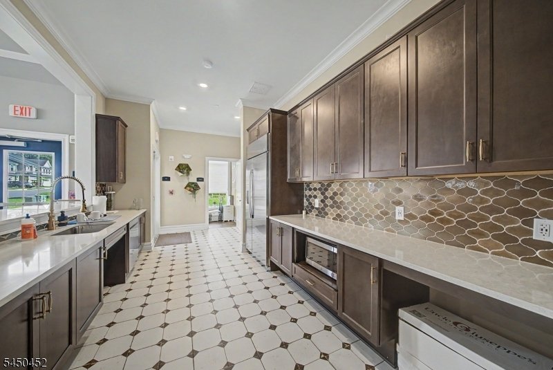 Condo in Morris Plains, New Jersey, United States 2 - 18558911
