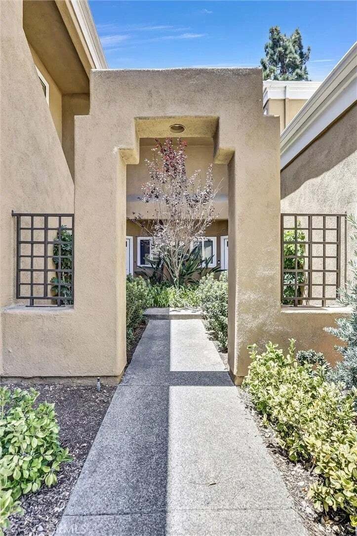 Condo in Irvine, California, United States 2 - 18559150