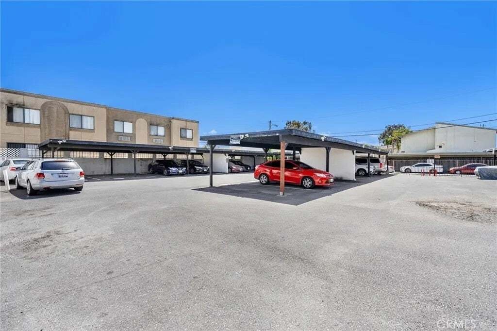Gardena, California, United States 5 - 18559355