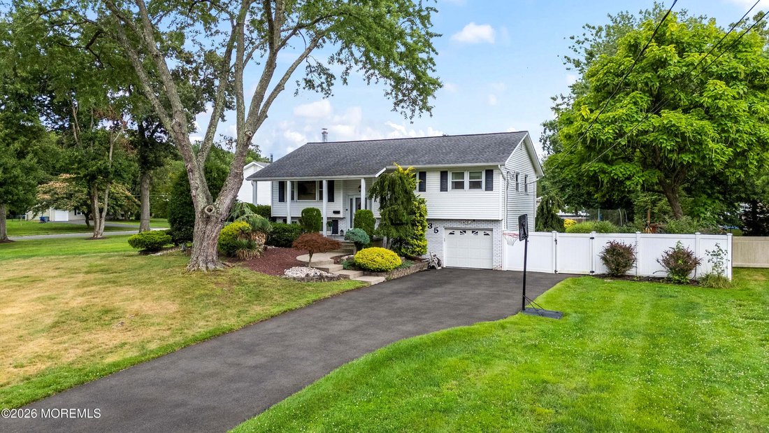 House in Manalapan Township, New Jersey, United States 1 - 18561348