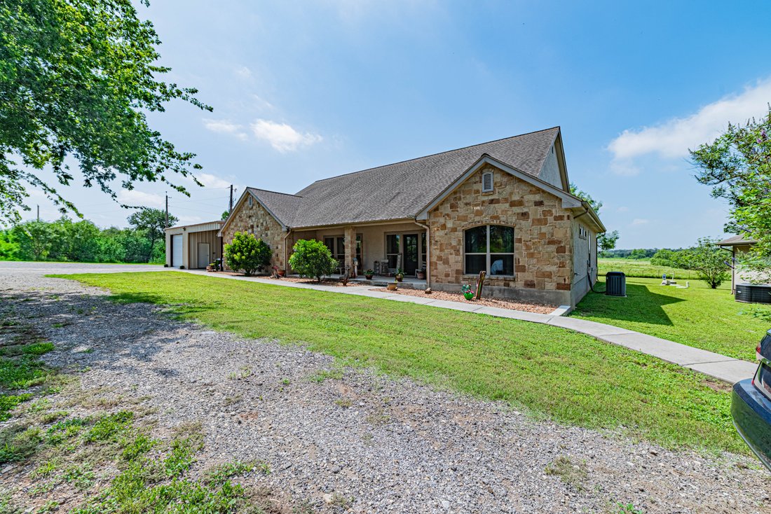 House in Seguin, Texas, United States 1 - 18564089