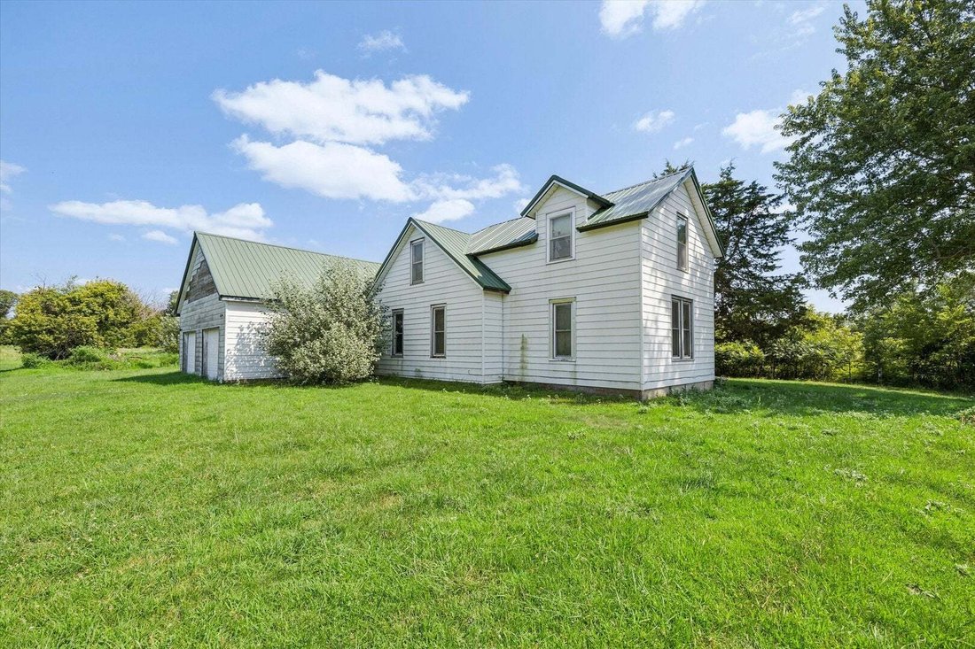 House in Lowden, Iowa, United States 4 - 18562542
