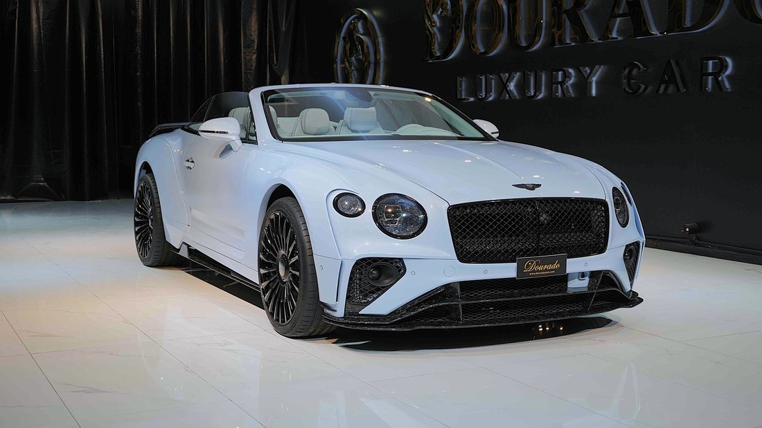 Cabriolet in Dubai, United Arab Emirates 1 - 18564269