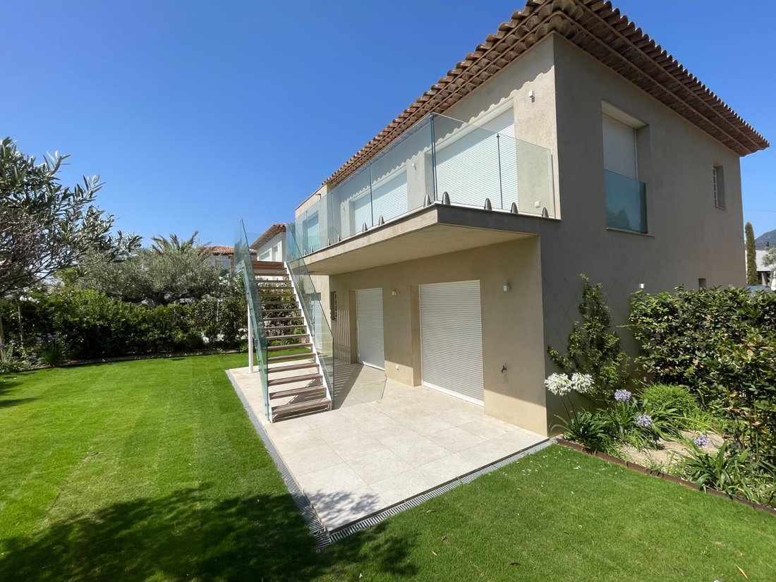 House in Sud, Cavalaire-sur-Mer, France 1 - 18563974