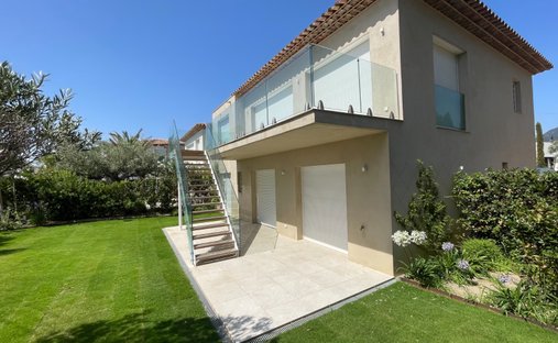 House in Sud, Cavalaire-sur-Mer, France 1