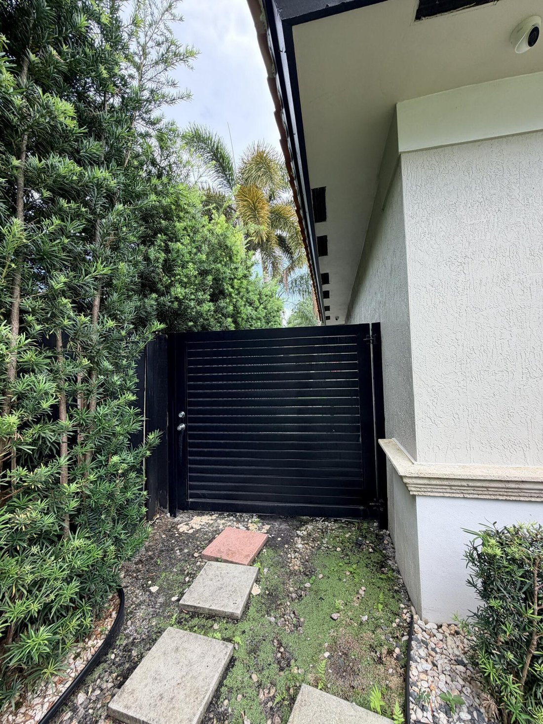 House in Hialeah, Florida, United States 4 - 18558672