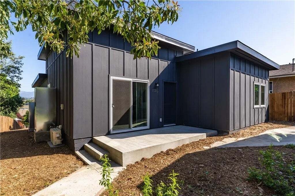 Los Angeles, California, United States 2 - 18562482
