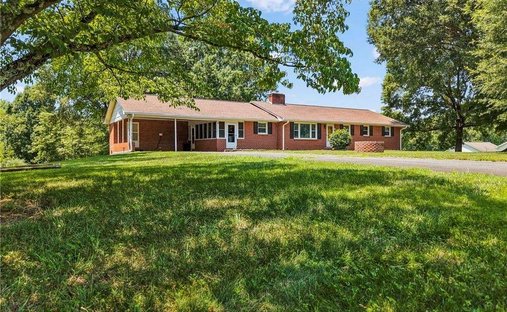 House in Pinnacle, North Carolina, United States 1