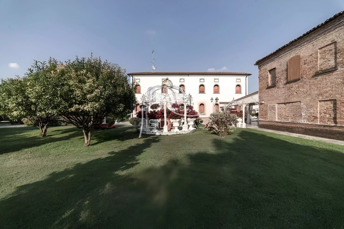 Bagnolo San Vito, Lombardy, Italy 4 - 18559810