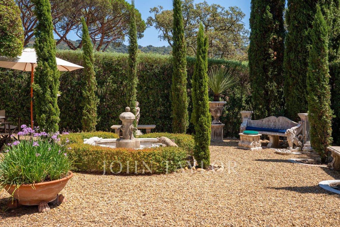 Estate in La Croix-Valmer, Provence-Alpes-Côte d'Azur, France 3 - 14495648