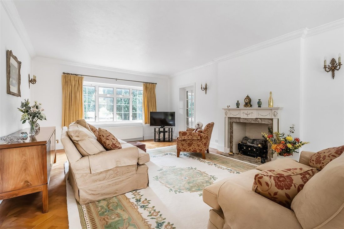 House in Hawks Hill, Fetcham, England 5 - 18558263