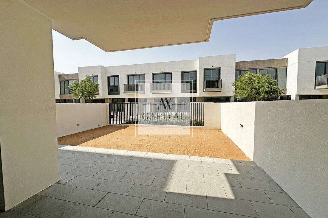 Townhouse in JVC / Jumeirah Village Circle, Dubai, United Arab Emirates 2 - 18563709