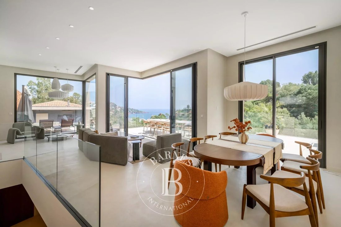 Villa in Théoule-sur-Mer, Provence-Alpes-Côte d'Azur, France 3 - 18498256